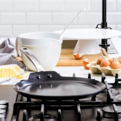 GreenPan Pannenkoekenpan Copenhagen - Zwart - ø 28 Cm - Keramische Anti-aanbaklaag -Huis Keuken 7f25fdc89fa44bbd4040a8ad18023cc6a9184474 2 Cop PancakeP 28cm CC003112 001 ProduLife5B15D