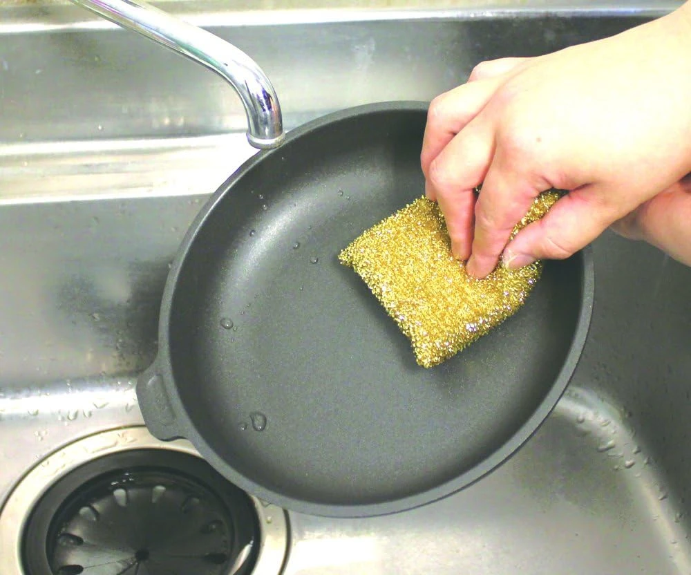 Blackwell Pannensponsje Goud 4 Blackwell Pannensponsje Goud - Afbeelding 2