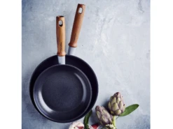 GreenPan Pannenset Met Keukenhulpjes Mayflower Pro - 4 Delige Set 21 GreenPan Pannenset Met Keukenhulpjes Mayflower Pro - 4 Delige Set -Huis Keuken Productafbeeldingen CL 2023 03 08T120721.294 1