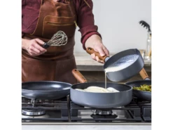 GreenPan Pannenset Met Keukenhulpjes Mayflower Pro - 4 Delige Set 20 GreenPan Pannenset Met Keukenhulpjes Mayflower Pro - 4 Delige Set -Huis Keuken Productafbeeldingen CL 2023 03 08T145431.830