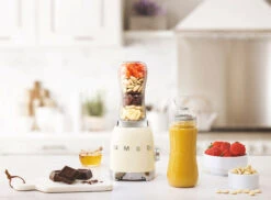 SMEG Smoothie Blender - Compact - Creme - 600 Ml - PBF01CREU -Huis Keuken WEB PBF01CREU L01.eps