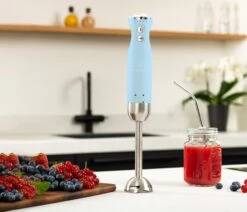 Westinghouse Staafmixer Retro Collections - 600 W - Blauw - WKHBS270BU -Huis Keuken WKHB270BU Hand Blender Lifestyle scaled 1
