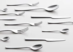 Alessi Dessertvork Ovale - REB09/5 - Door Ronan & Erwan Bouroullec -Huis Keuken dezeen Ovale cutlery by Ronan and Erwan Bouroullec for Alessi 12 1 3