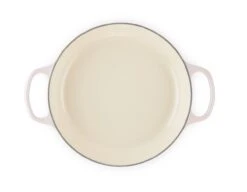 Le Creuset Braadpan Signature - Campagnard - Shell Pink - ø 26 Cm / 2.2 Liter -Huis Keuken le creuset campagnard shell pink 26cm 2