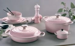 Le Creuset Braadpan Signature - Campagnard - Shell Pink - ø 26 Cm / 2.2 Liter -Huis Keuken le creuset shell pink sfeerbeeld