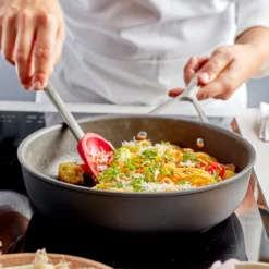 Demeyere Hapjespan Alu Pro 5 - Duraslide Titanium - ø 28 Cm / 3 Liter - Standaard Anti-aanbaklaag -Huis Keuken pdp masonry content demeyere alu pro high 5 pan heats up quickly 750x750 1