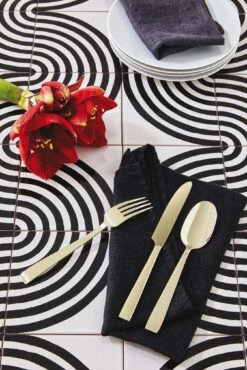 Sambonet Bestekset Flat - Champagne - 24 Delig / 6 Personen -Huis Keuken sambonet bestekset flat champagne sfeer3