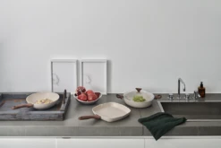 Sambonet Grillpan Rock 'n' Rose - Creme - 28 X 28 Cm - Standaard Anti-aanbaklaag -Huis Keuken sambonet rock n rose sfeer4 1