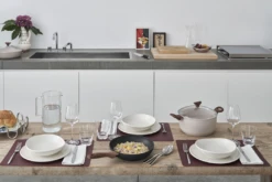 Sambonet Braadpan Rock 'n' Rose - Creme - ø 24 Cm / 4.5 Liter - Standaard Anti-aanbaklaag -Huis Keuken sambonet rock n rose sfeer5