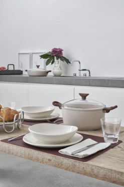 Sambonet Braadpan Rock 'n' Rose - Creme - ø 24 Cm / 4.5 Liter - Standaard Anti-aanbaklaag -Huis Keuken sambonet rock n rose sfeer7