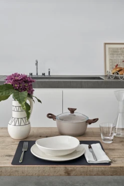 Sambonet Braadpan Rock 'n' Rose - Creme - ø 24 Cm / 4.5 Liter - Standaard Anti-aanbaklaag -Huis Keuken sambonet rock n rose sfeer9