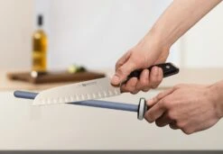 Wusthof Slijpstaaf Keramisch 26 Cm -Huis Keuken sharpening 4455 in action